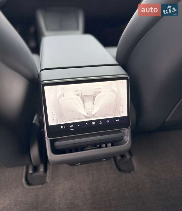 Седан Tesla Model 3 2025 в Киеве