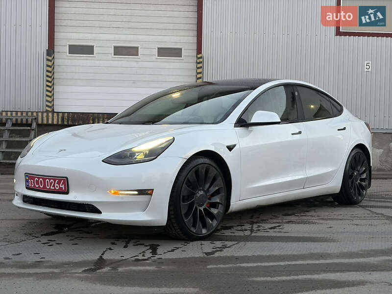 Седан Tesla Model 3 2021 в Львове