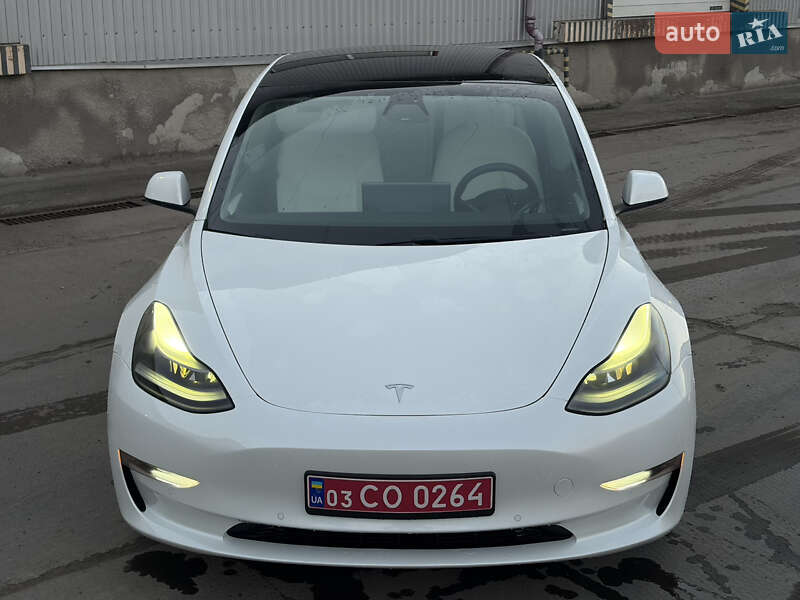 Седан Tesla Model 3 2021 в Львове