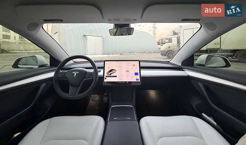 Седан Tesla Model 3 2021 в Львове