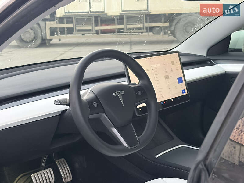 Седан Tesla Model 3 2021 в Львове