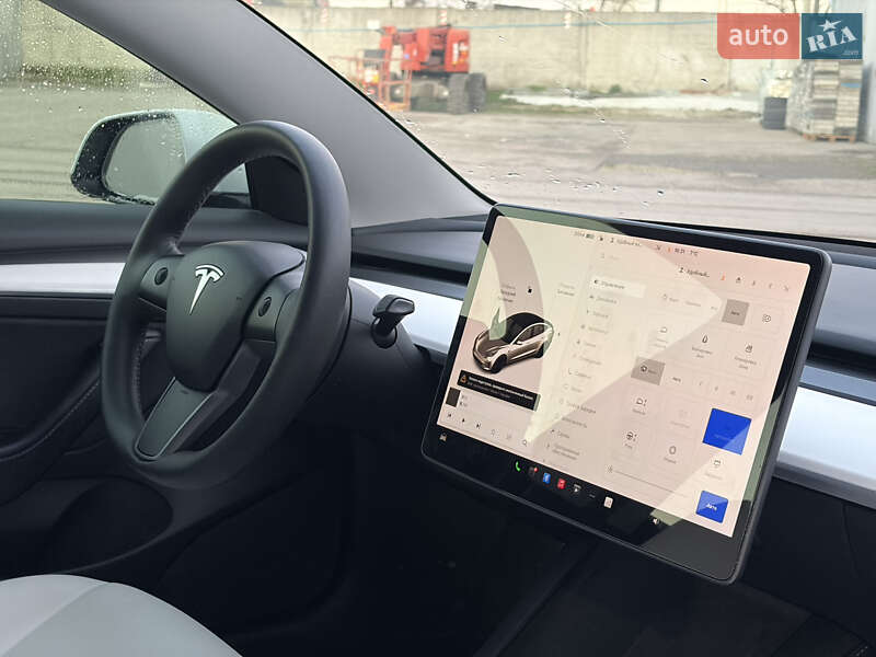 Седан Tesla Model 3 2021 в Львове