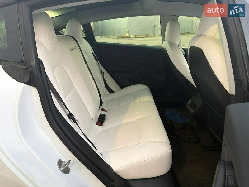 Седан Tesla Model 3 2021 в Львове