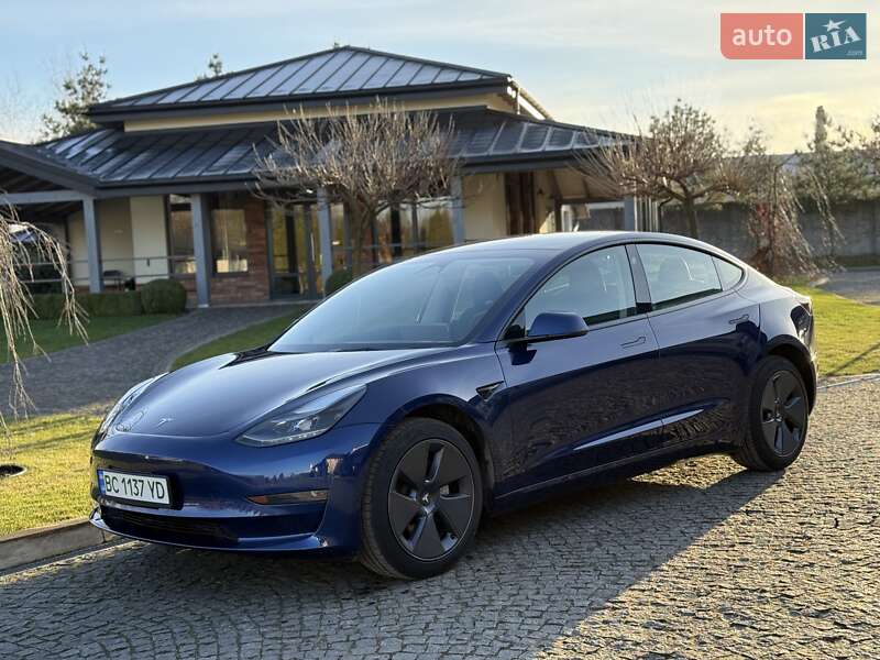Седан Tesla Model 3 2023 в Львове