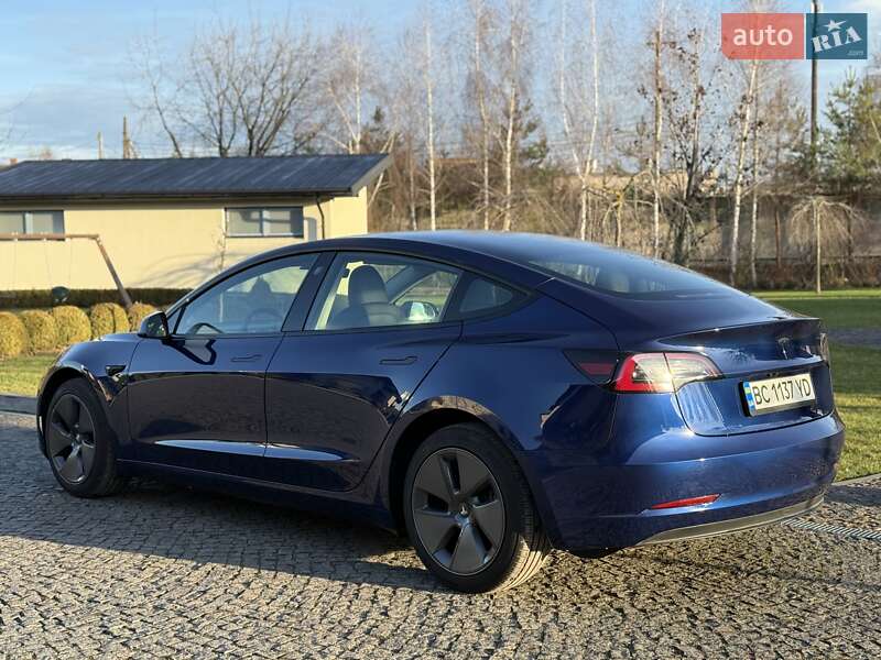 Седан Tesla Model 3 2023 в Львове