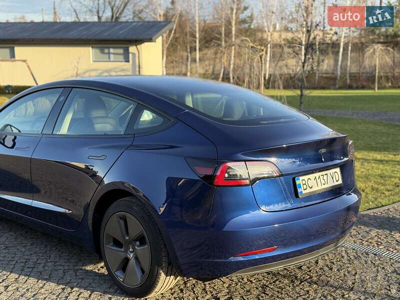 Седан Tesla Model 3 2023 в Львове