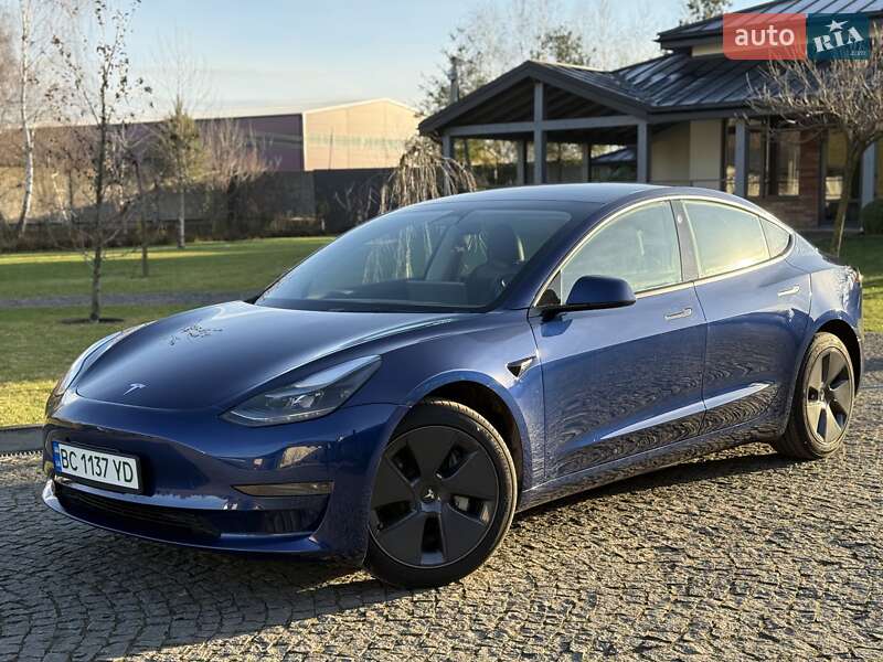 Седан Tesla Model 3 2023 в Львове