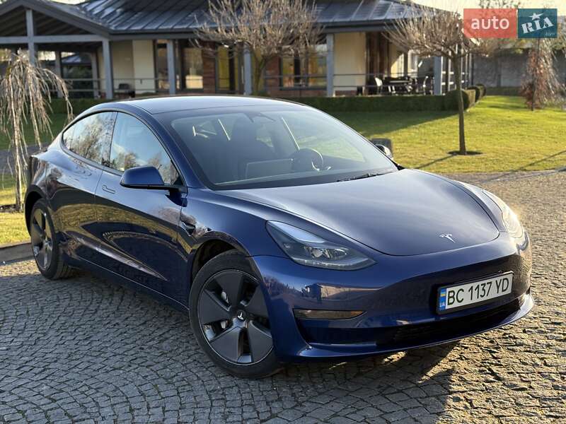 Седан Tesla Model 3 2023 в Львове