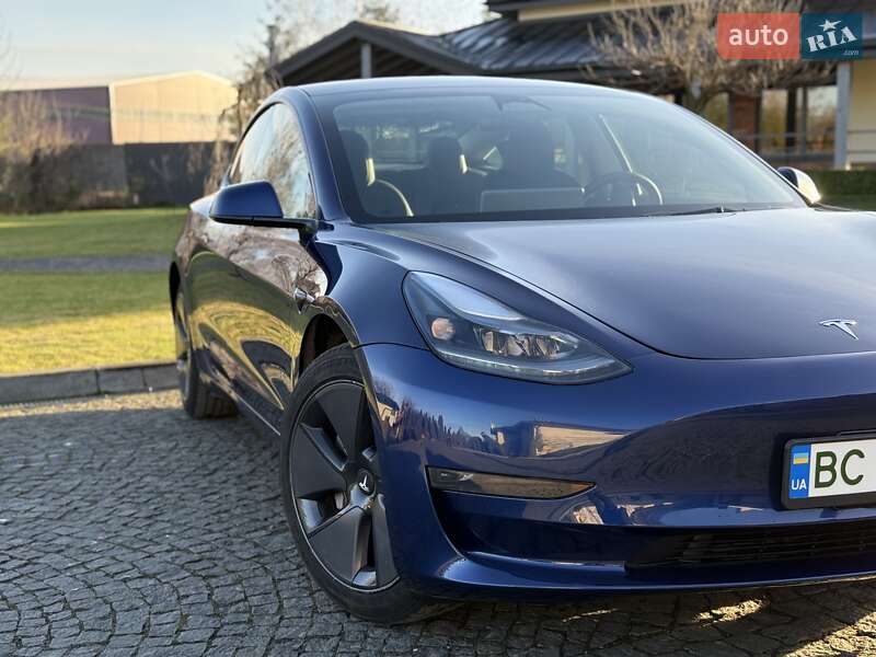 Седан Tesla Model 3 2023 в Львове