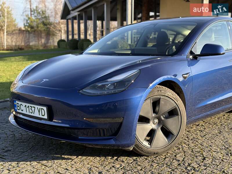 Седан Tesla Model 3 2023 в Львове
