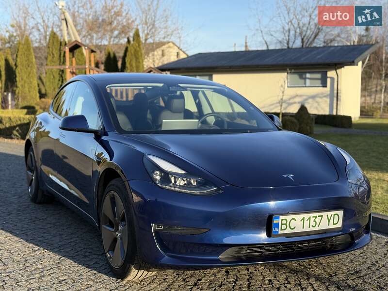 Седан Tesla Model 3 2023 в Львове