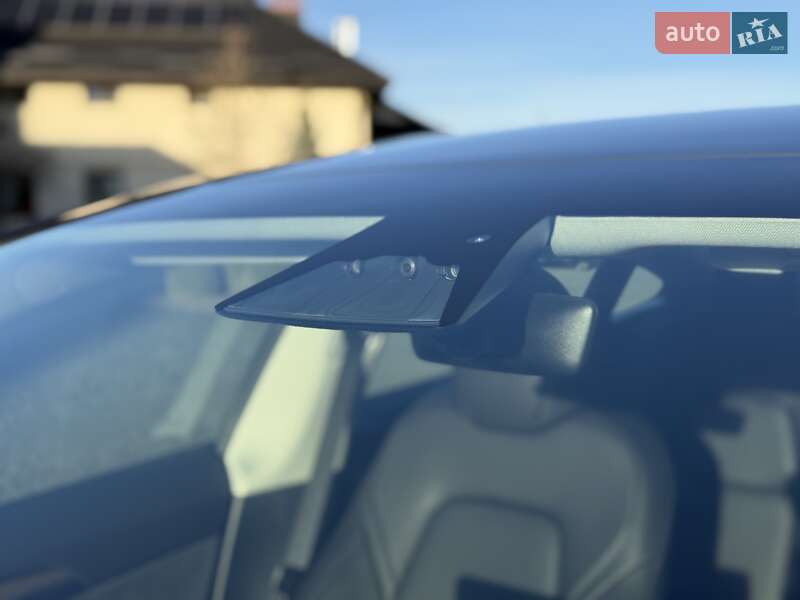 Седан Tesla Model 3 2023 в Львове