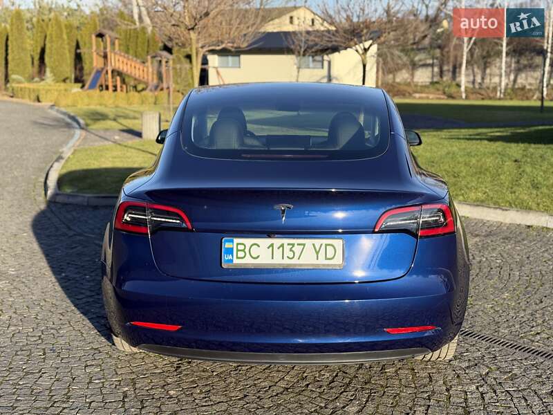 Седан Tesla Model 3 2023 в Львове