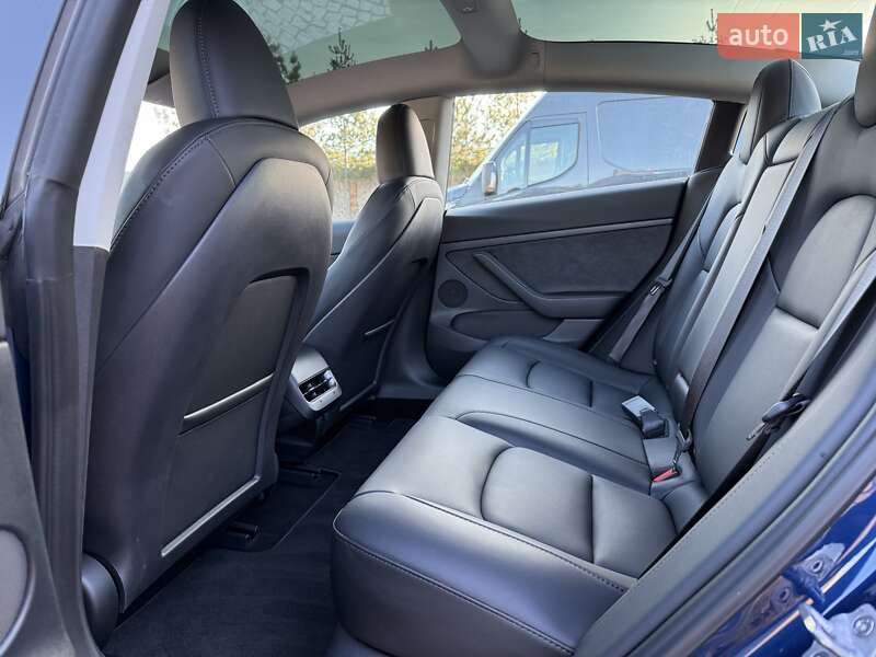 Седан Tesla Model 3 2023 в Львове