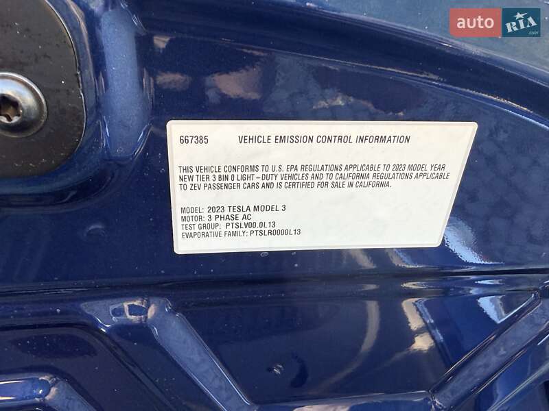 Седан Tesla Model 3 2023 в Львове