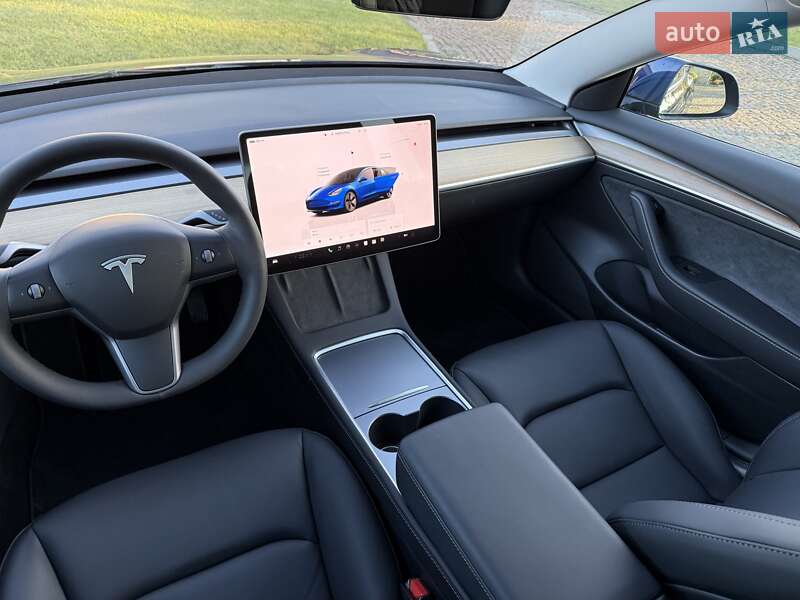 Седан Tesla Model 3 2023 в Львове