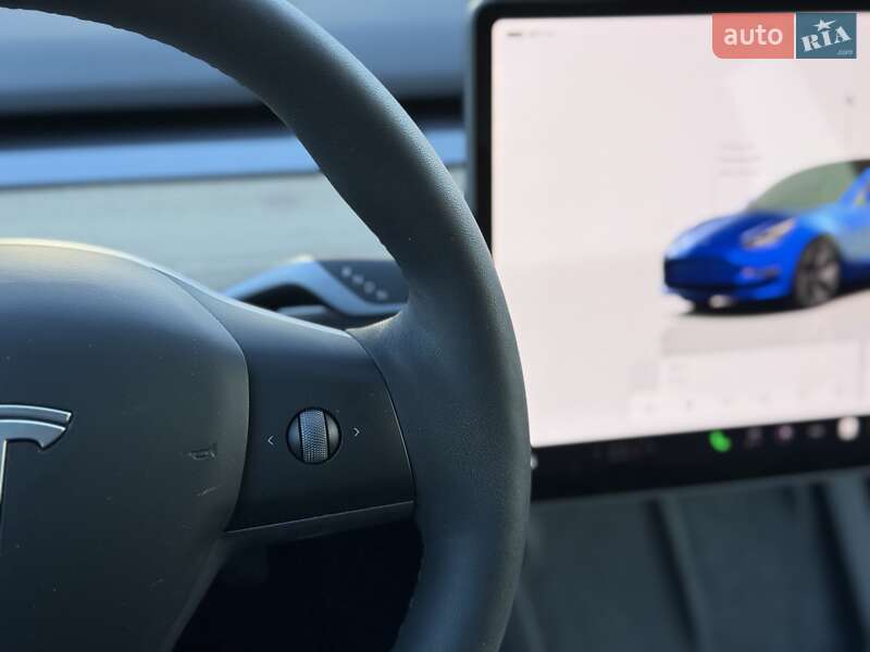 Седан Tesla Model 3 2023 в Львове