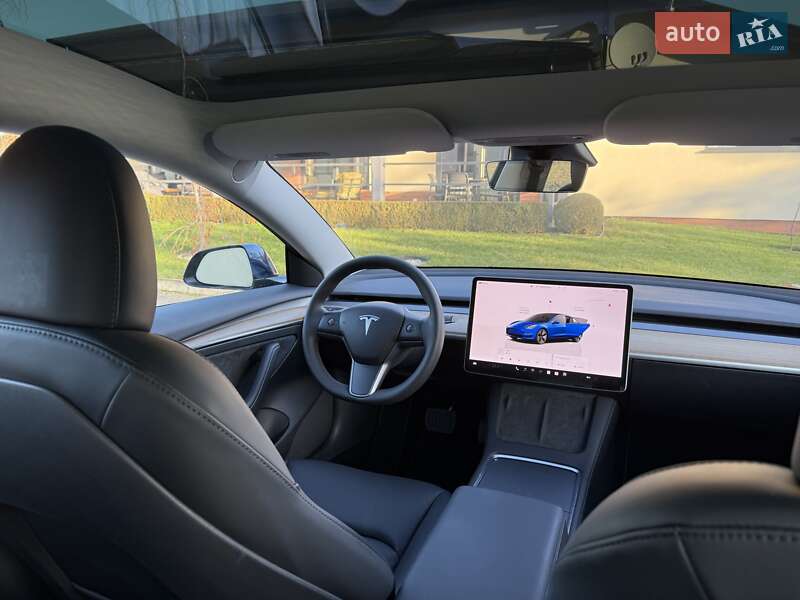 Седан Tesla Model 3 2023 в Львове