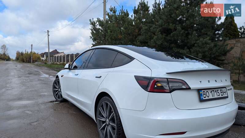 Седан Tesla Model 3 2021 в Тернополе