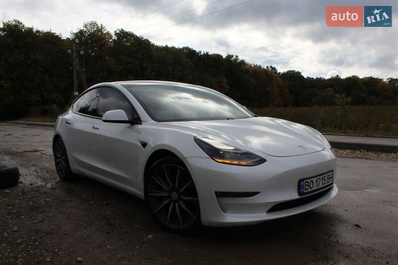 Седан Tesla Model 3 2021 в Тернополе