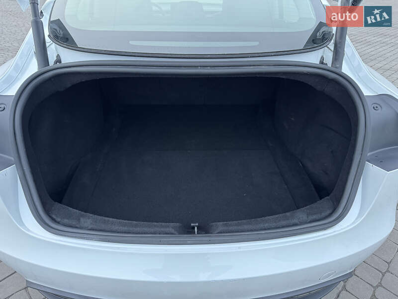 Седан Tesla Model 3 2024 в Дніпрі