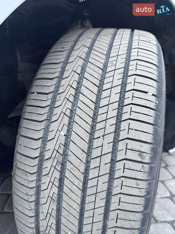 Седан Tesla Model 3 2024 в Дніпрі