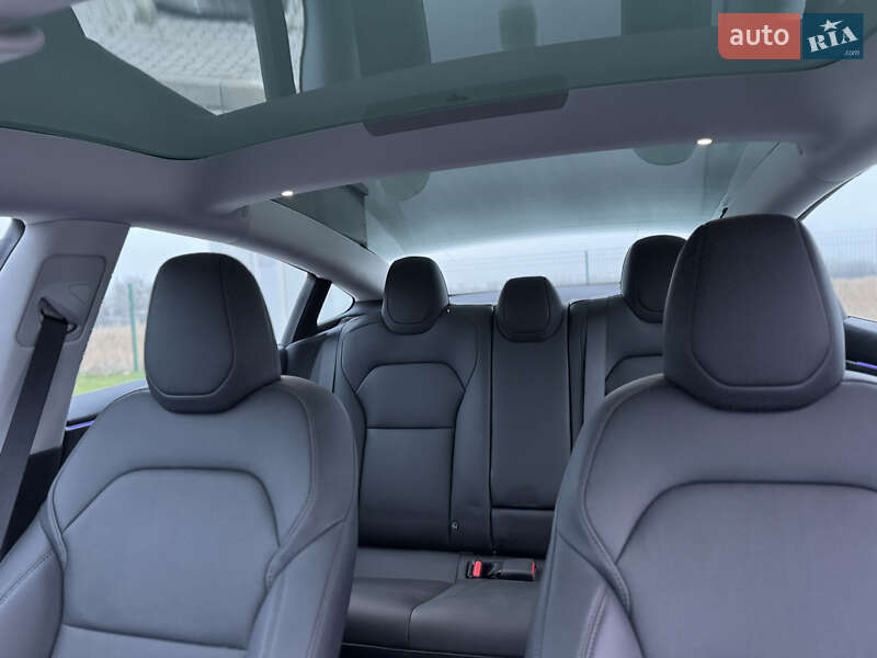 Седан Tesla Model 3 2024 в Дніпрі