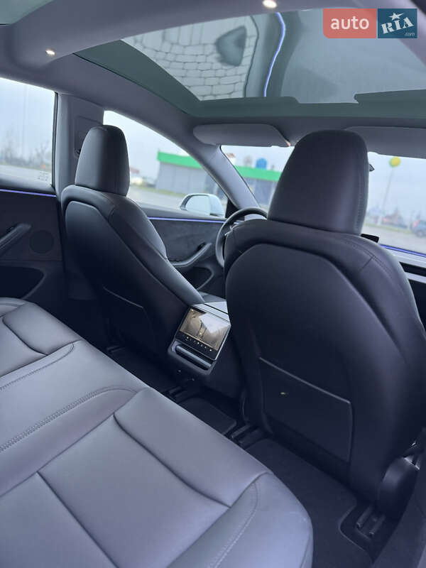 Седан Tesla Model 3 2024 в Дніпрі