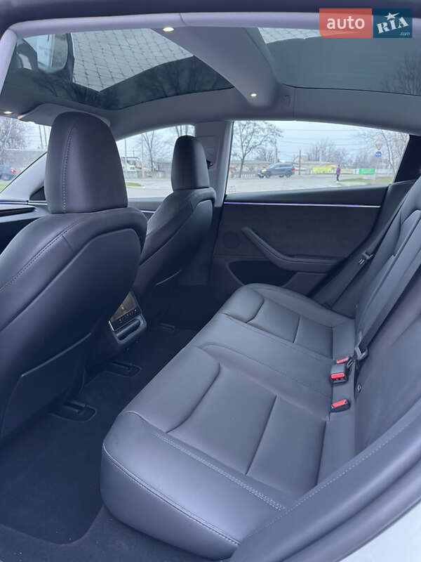 Седан Tesla Model 3 2024 в Дніпрі