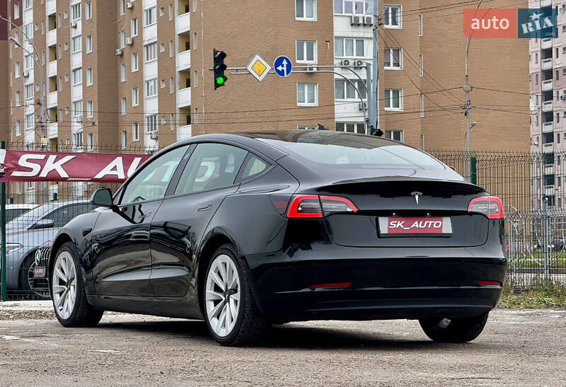 Седан Tesla Model 3 2022 в Киеве
