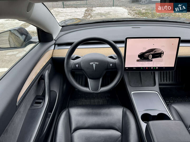 Седан Tesla Model 3 2022 в Киеве