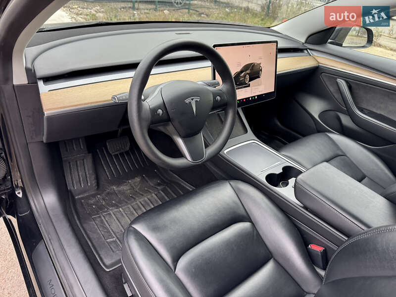 Седан Tesla Model 3 2022 в Киеве