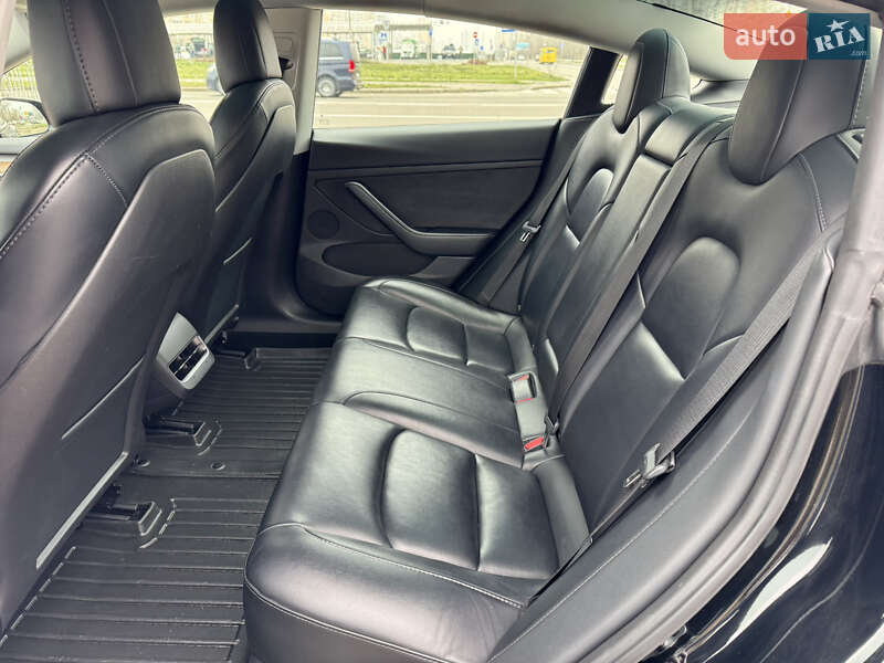 Седан Tesla Model 3 2022 в Киеве