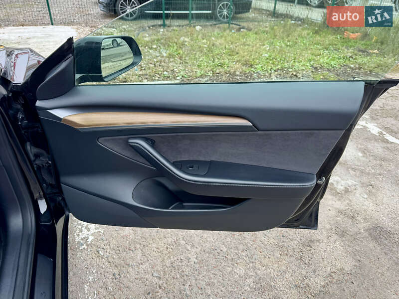 Седан Tesla Model 3 2022 в Киеве