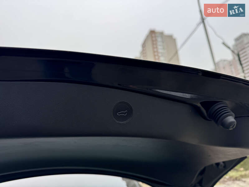 Седан Tesla Model 3 2022 в Киеве