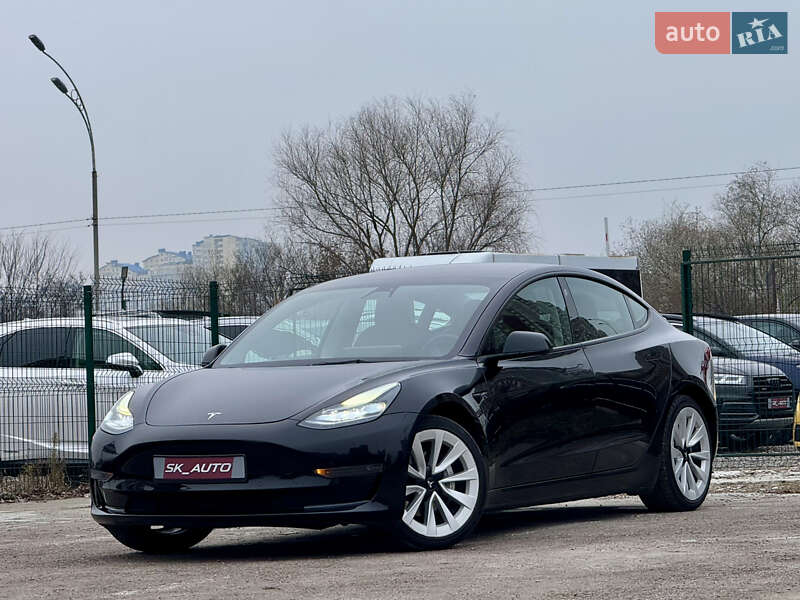 Седан Tesla Model 3 2022 в Киеве