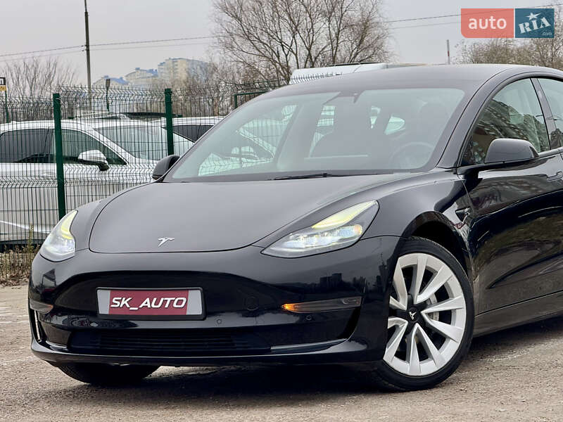 Седан Tesla Model 3 2022 в Киеве