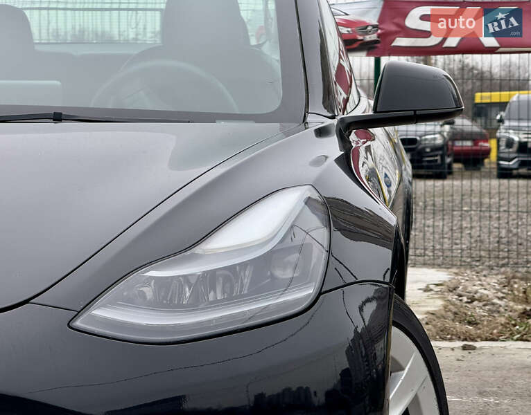 Седан Tesla Model 3 2022 в Киеве