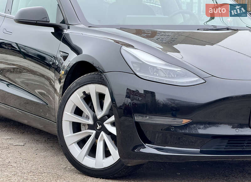 Седан Tesla Model 3 2022 в Киеве