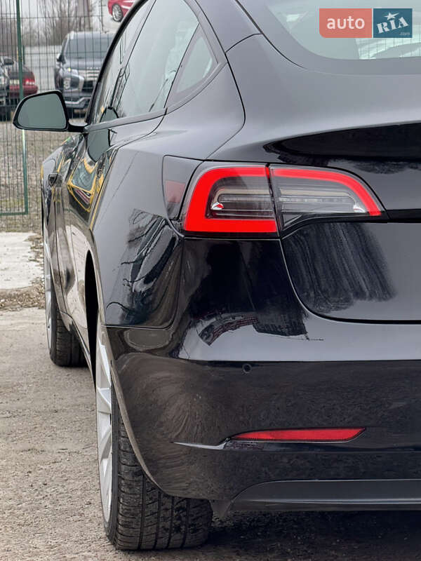 Седан Tesla Model 3 2022 в Киеве