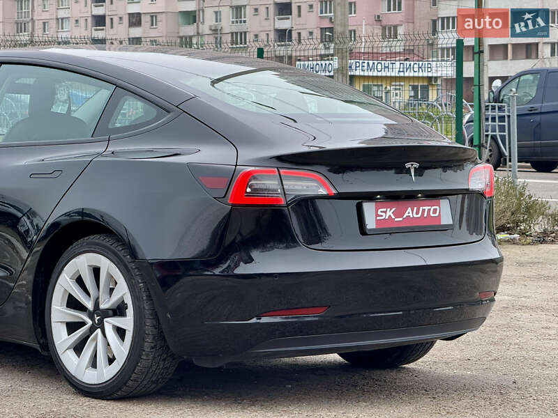 Седан Tesla Model 3 2022 в Киеве