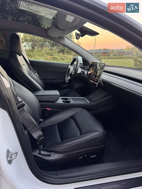 Седан Tesla Model 3 2020 в Львове