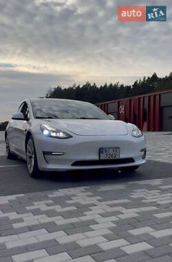 Седан Tesla Model 3 2020 в Львові