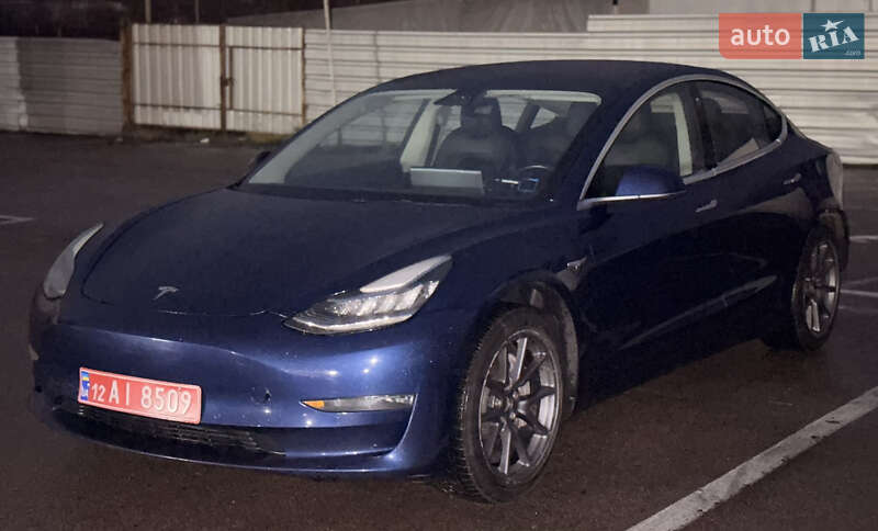 Седан Tesla Model 3 2018 в Ровно