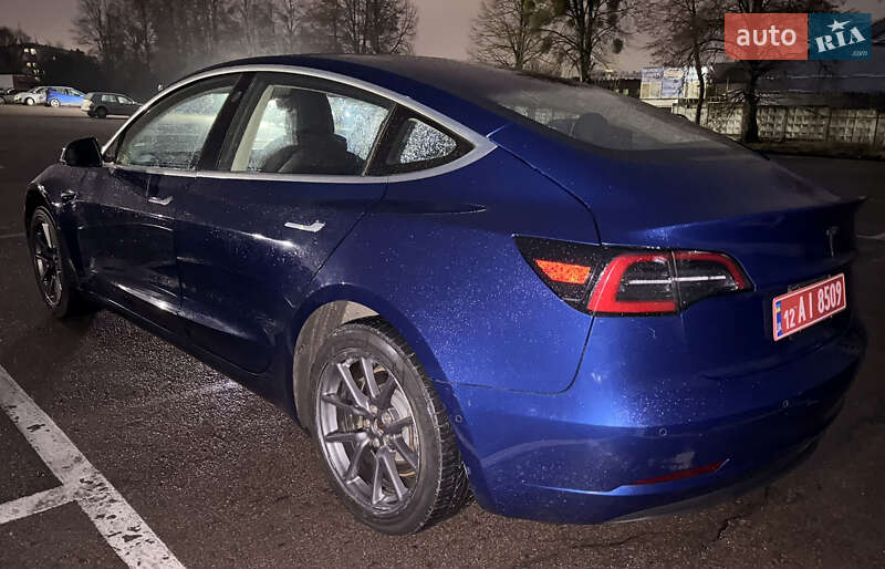 Седан Tesla Model 3 2018 в Ровно