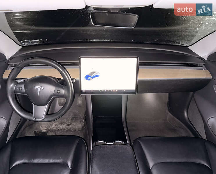 Седан Tesla Model 3 2018 в Ровно