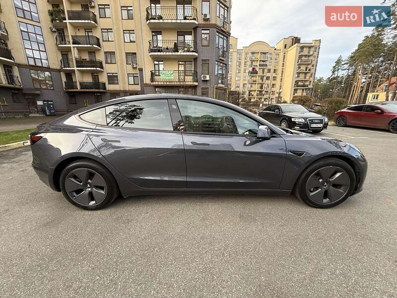 Седан Tesla Model 3 2023 в Киеве