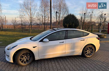 Седан Tesla Model 3 2023 в Івано-Франківську