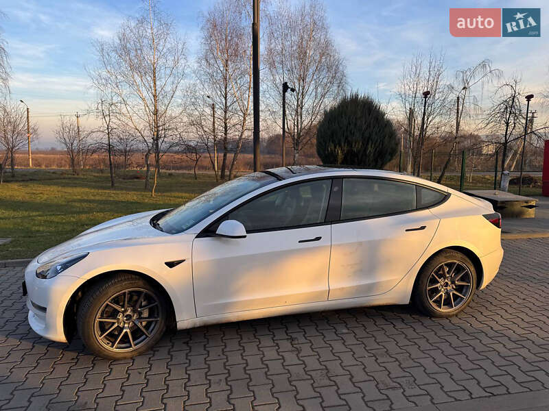 Седан Tesla Model 3 2023 в Ивано-Франковске фото Седан Tesla Model 3 2023 в Ивано-Франковске