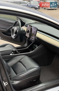 Седан Tesla Model 3 2019 в Кропивницком
